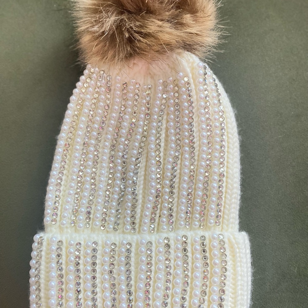 New Chic Pearl-Studded Cream Beanie with Faux Fur Pom - Picture 2 of 5